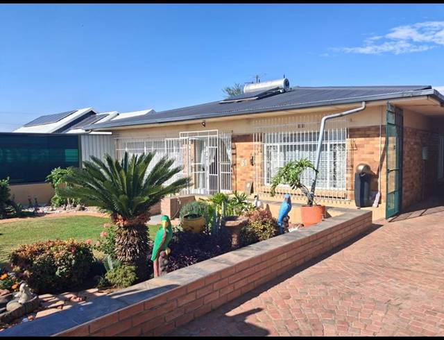 3 BEDROOM HOUSE FOR SALE IN SOUTH CREST